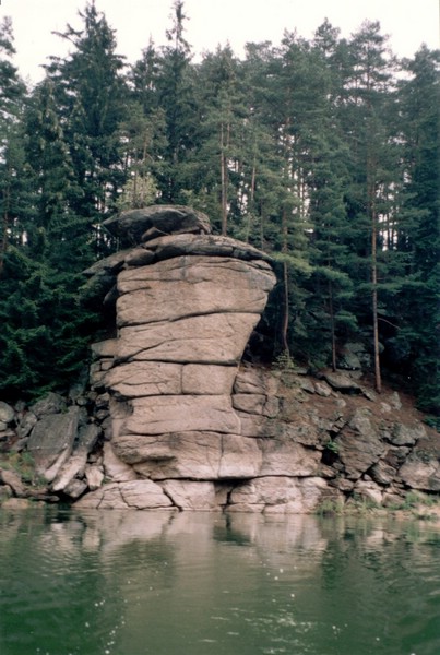 19920711 Waldviertel Stausee Ottenstein Bootfahren Alcopulcofelsen.jpg