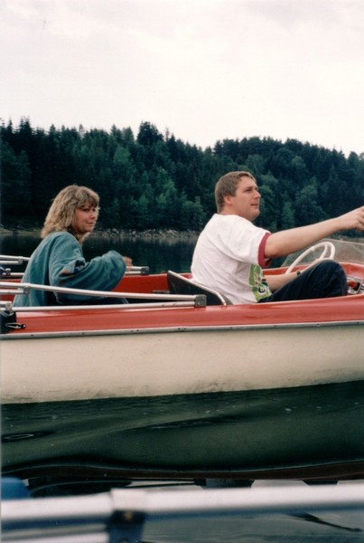 19920711 Waldviertel Stausee Ottenstein Bootfahren GerlindeC MartinL.jpg