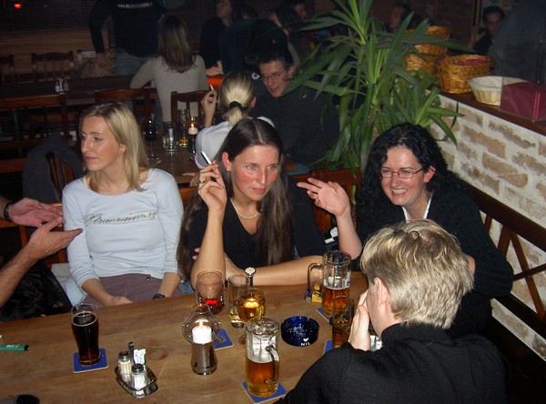 20021116.2208 Grtelbogen Waldviertlertreffen MartinaX ReginaM MartinaH ! PICT1210.JPG